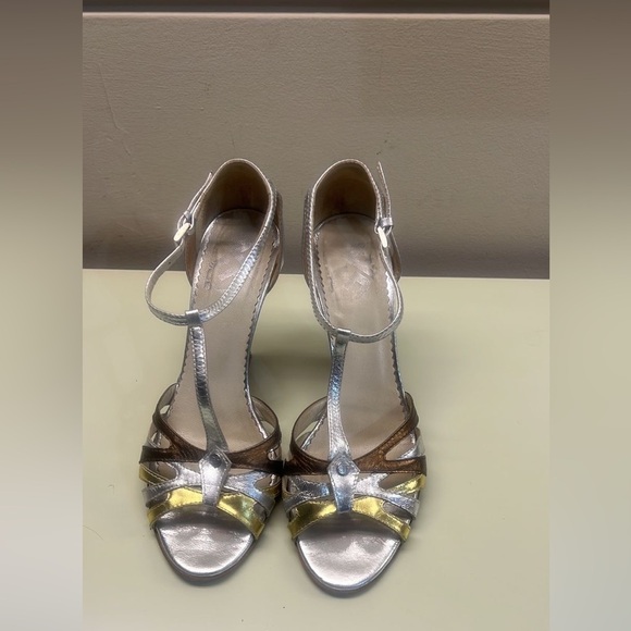 GIANFRANCO FERRE MADE IN ITALY Elegant Silver and Gold Women's Sandals - Picture 1 of 6